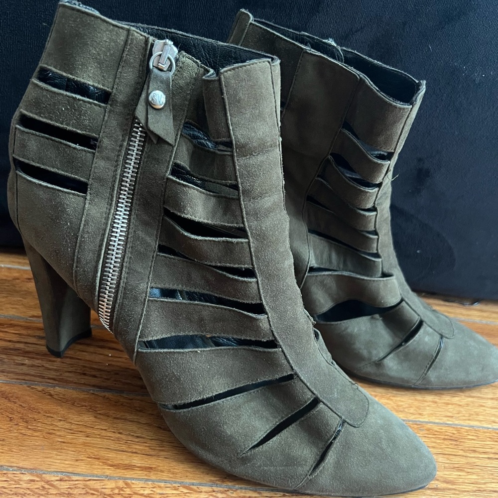 Stuart weitzman green suede cutout bootie size 10.5
